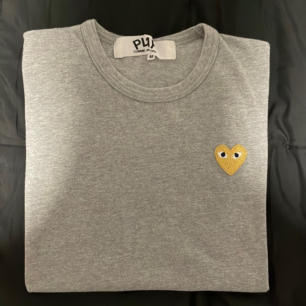 CDG grey shirt w/gold heart: size M
